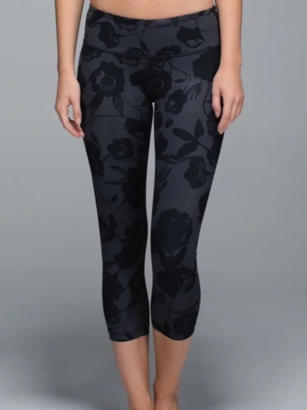 Lululemon - Brisk Bloom Wunder Under Black Floral Capri Leggings Size 6